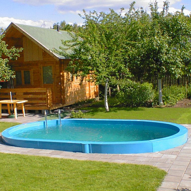 Дачный участок с деревянным домом и бассейном