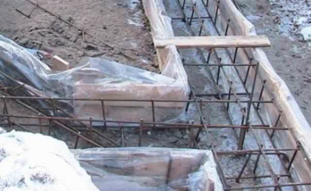 Упрочняющие добавки для бетона состоят из разных материалов, но сегодня наиболее популярной считается добавка на основе микрокремнезема