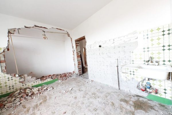 Демонтаж стены в квартире